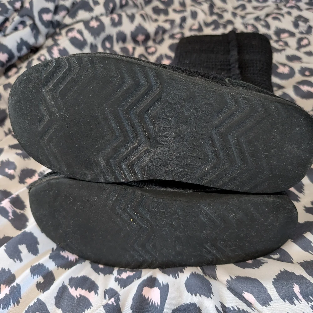 Ugg woman's size 6 classic crochet knit black boots